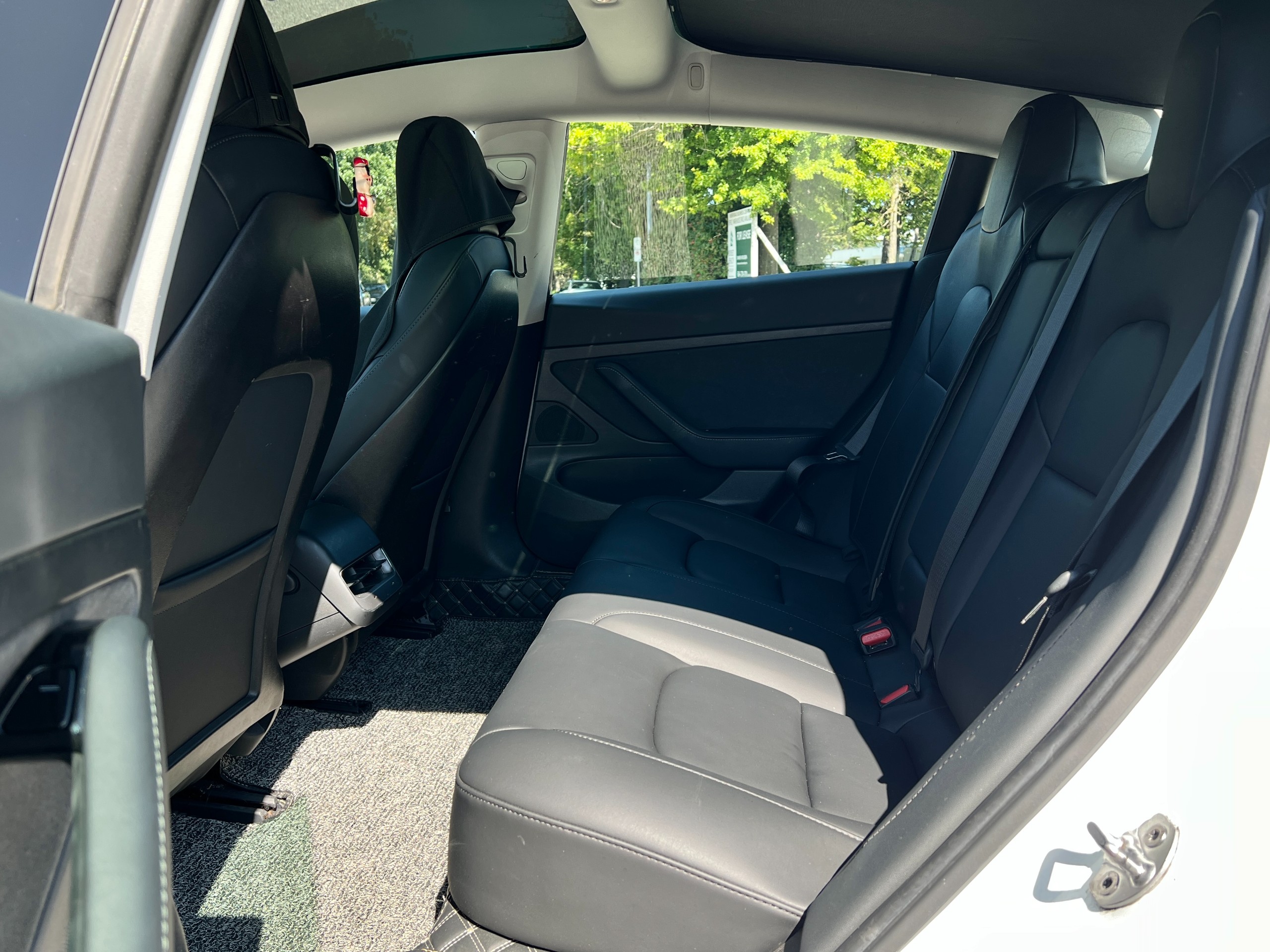 2020 Tesla model 3 | strandard range plus | BC local | one owner - Image 15